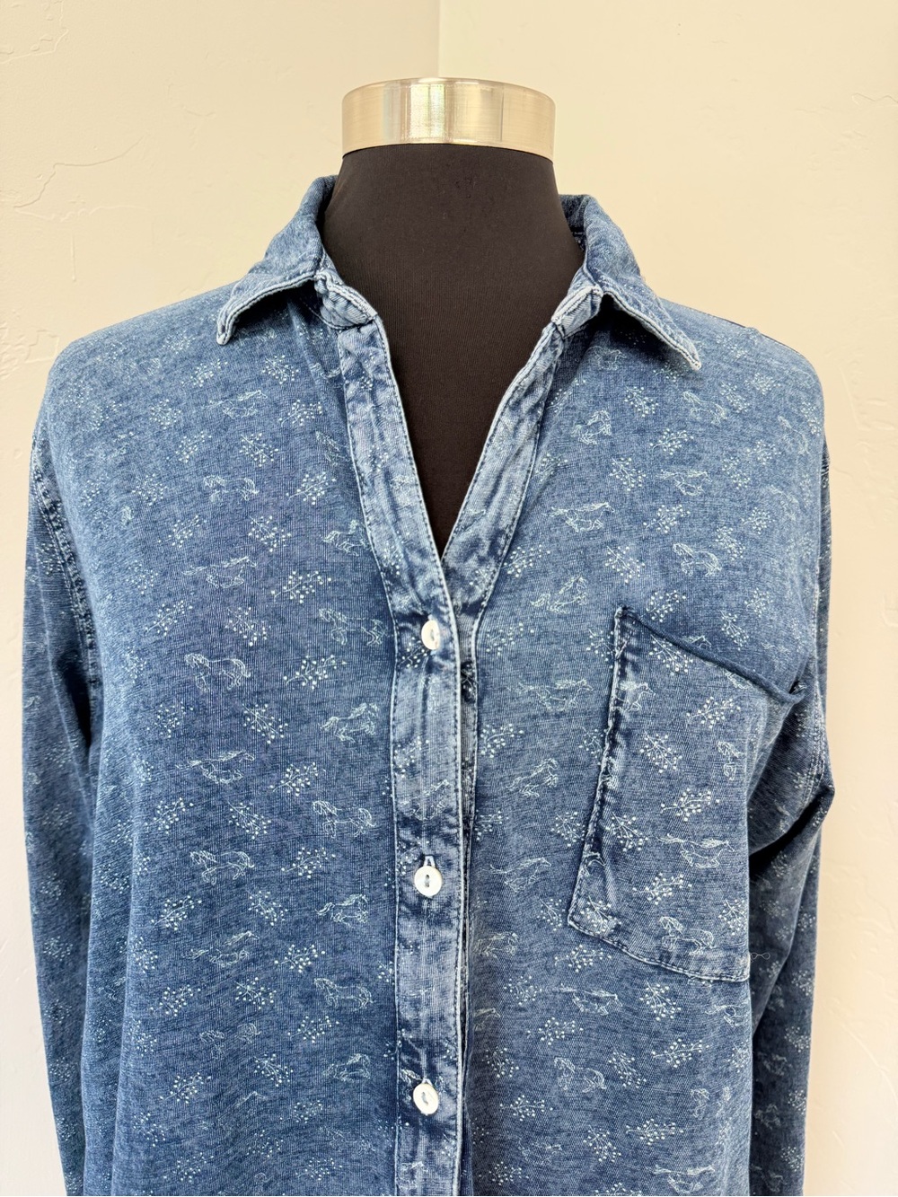 Sundance Horse Washed Indigo Blue Button-Down Shirt Size L - Picture 3 of 11